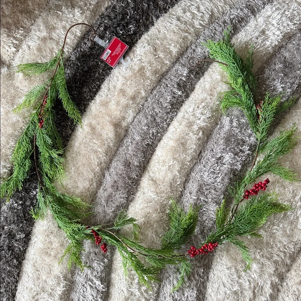 Green and Berry Garland - Green with Red Berries